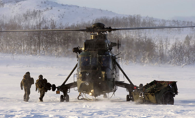 800px-Royal_Navy_Sea_King_Mk4_HelicopterConducting_Arctic_Training_in_Norway_MOD_45153643