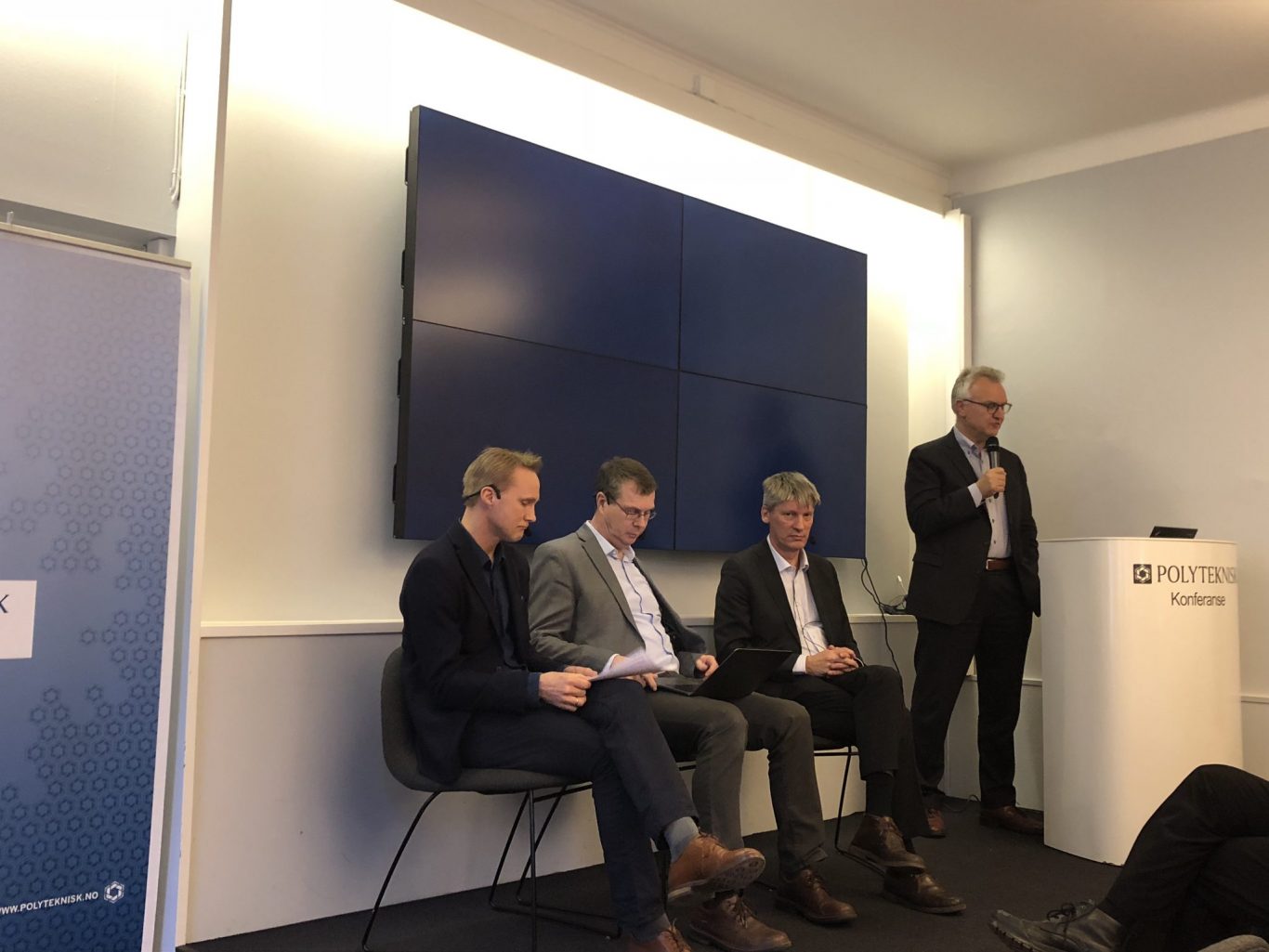 Panelsamtale om ny LTP. Fra venstre: Tormod Heier, Knut Johannes Støvne, Sigurd Glærum (FFI) og ordstyrer Kristian Berg Harpviken. Foto: UTSYN