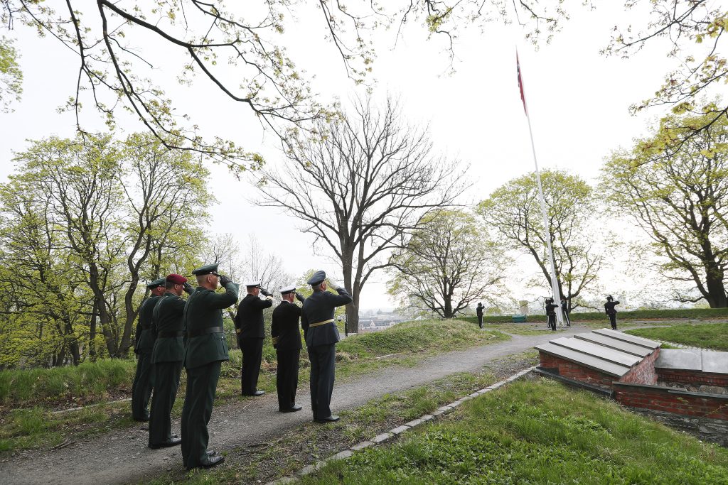 Flaggheising på Akershus Festning 8. mai 2018. Foto: Torbjørn Kjosvold / Forsvaret