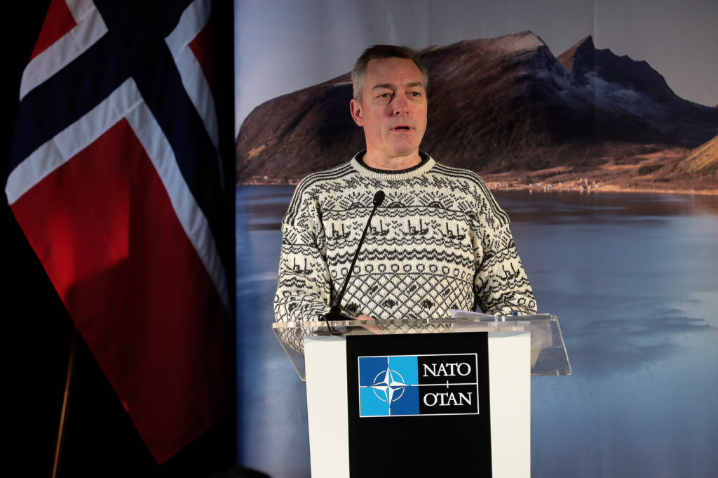 Forsvarsminister Frank Bakke-Jensen på øvelse Trident Juncture 2018 i Norge. Foto: Torbjørn Kjosvold / Forsvaret