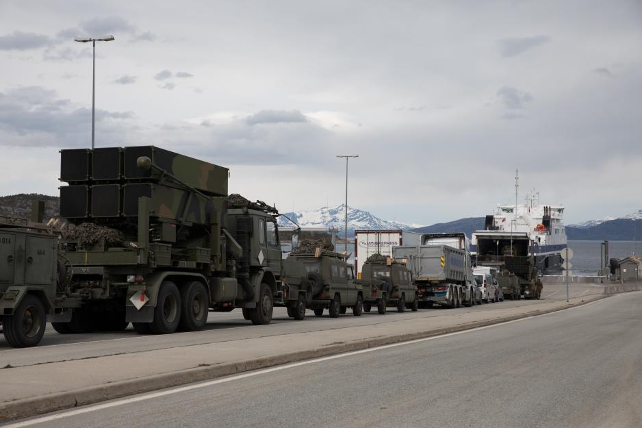 Luftvernartilleribataljonen kjører kolonne fra Ørland flystasjon til Andøya for øvelse Sølvpil. Foto: Hanne Hernes / Forsvaret