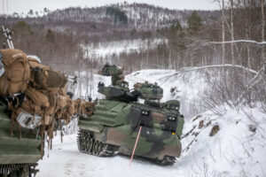 Amerikanske AAV kjøretøy med soldater deltar sammen med Brigade Nord under øvelse Rein 2. Foto: Frederik Ringnes/Forsvaret