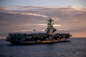 USS George H. W. Bush, fotografert fra broen til KNM Helge Ingstad under øvelse Saxon Warrior 2017. Foto: Jakob Østheim / Forsvaret