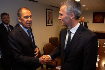 NATOs generalsekretær Stoltenberg og Russlands utenriksminister Lavrov under et møte i 2018. Foto: NATO