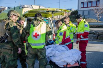 Under Trident Juncture 2018 deltok Forsvaret i den nasjonale helseøvelsen i Kristiansund. Både helsevesenet, Forsvaret, politi, brannvesen, Røde Kors, Sivilforsvaret og kommune deltok. Foto: Julie Hjermstad / ForsvaretUnder Trident Juncture 2018 deltok Forsvaret i den nasjonale helseøvelsen i Kristiansund. Både helsevesenet, Forsvaret, politi, brannvesen, Røde Kors, Sivilforsvaret og kommune deltok. Foto: Julie Hjermstad / Forsvaret