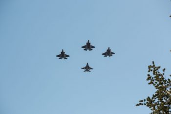 F-35 og F-16 jagerfly under markeringen av frigjørings- og veterandagen på Akershus festning i 2019. Foto: Magnus Thor/Forsvaret