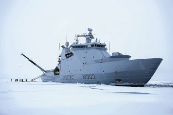 BNorges største kystvaktskip og eneste isbryter, KV Svalbard. Foto: Sjøforsvaret